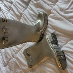 Girls hunter boots metallic silver color size 1m